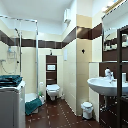Apartment Nivy Balcony Next To Bus Station *
